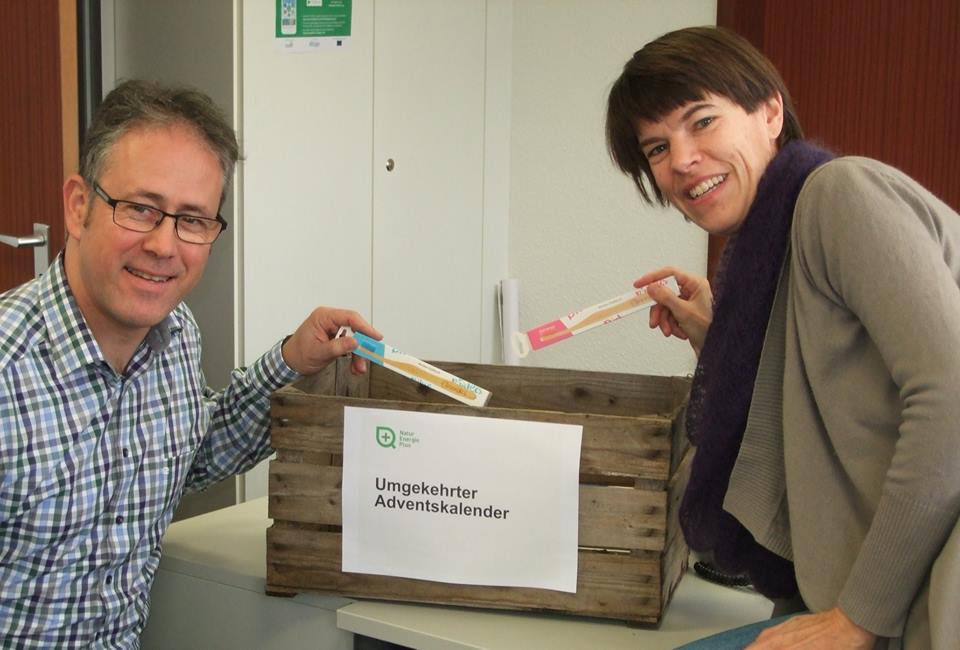 Jeden Tag eine gute Tat: insgesamt fnf befllte umgekehrte Adventskalender gehen an Obdachloseneinrichtungen in ganz Deutschland.